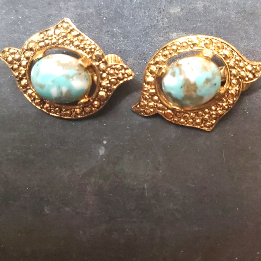 Vintage Sarah Coventry clip on style earings